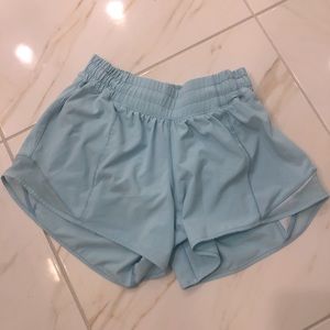 Lulu lemon women’s  hotty hot short 4 in icing blue